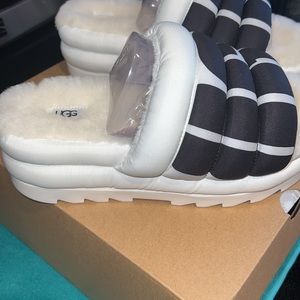 COPY - Ugg maxi slides new